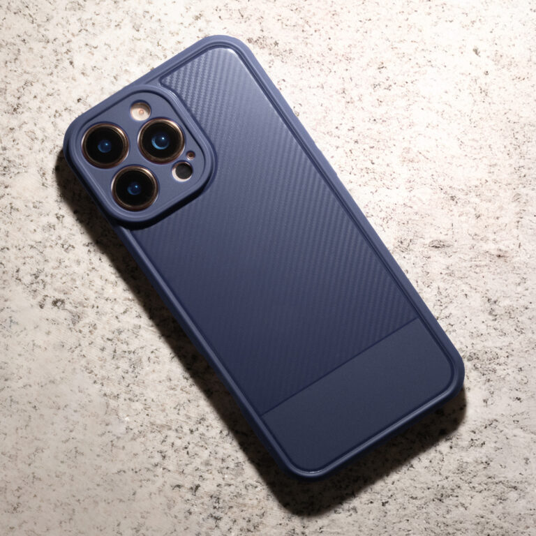 Nakładka Simple Carbon iPhone 13 Niebieski - obrazek 4